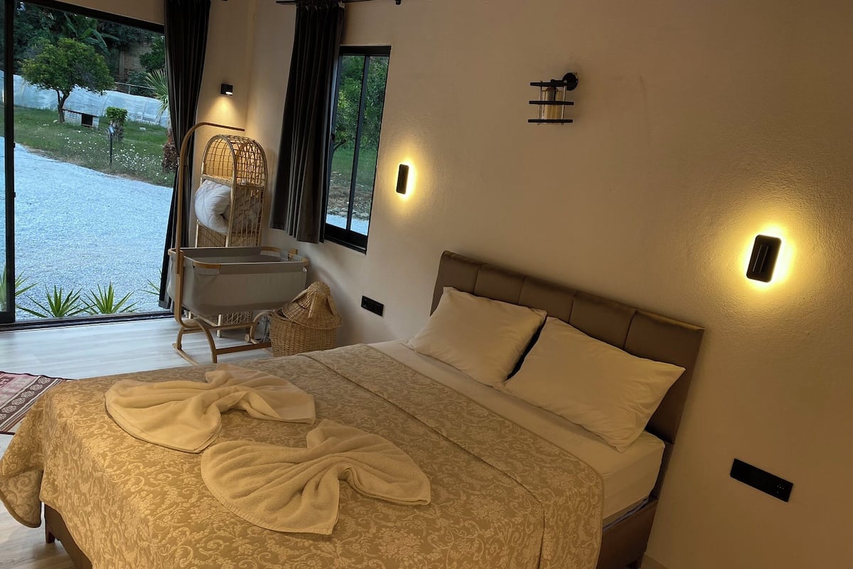 Nhà gỗ Deluxe, 1 phòng ngủ, quang cảnh vườn | Bộ trải giường bằng vải cotton Ai Cập, bộ đồ giường cao cấp