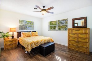 3 chambres, fer et planche à repasser, Wi-Fi, draps fournis