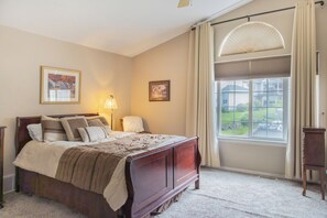 3 habitaciones, tabla de planchar con plancha, wifi y ropa de cama