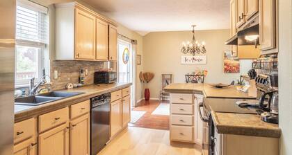 Charming family home with amazing views 10 minutes to downtown