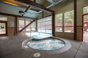 A heated pool - Los Pinos Off-Piste Retreat: Walk to Lift, Pool/Hot Tub (Breckenridge)