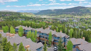 Exterior - Los Pinos Off-Piste Retreat: Walk to Lift, Pool/Hot Tub (Breckenridge)