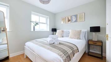 3 bedrooms, iron/ironing board, WiFi, bed sheets