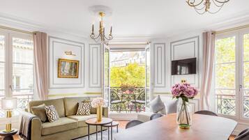 Leilighet, balkong, byutsikt | Oppholdsområde | Kontorer