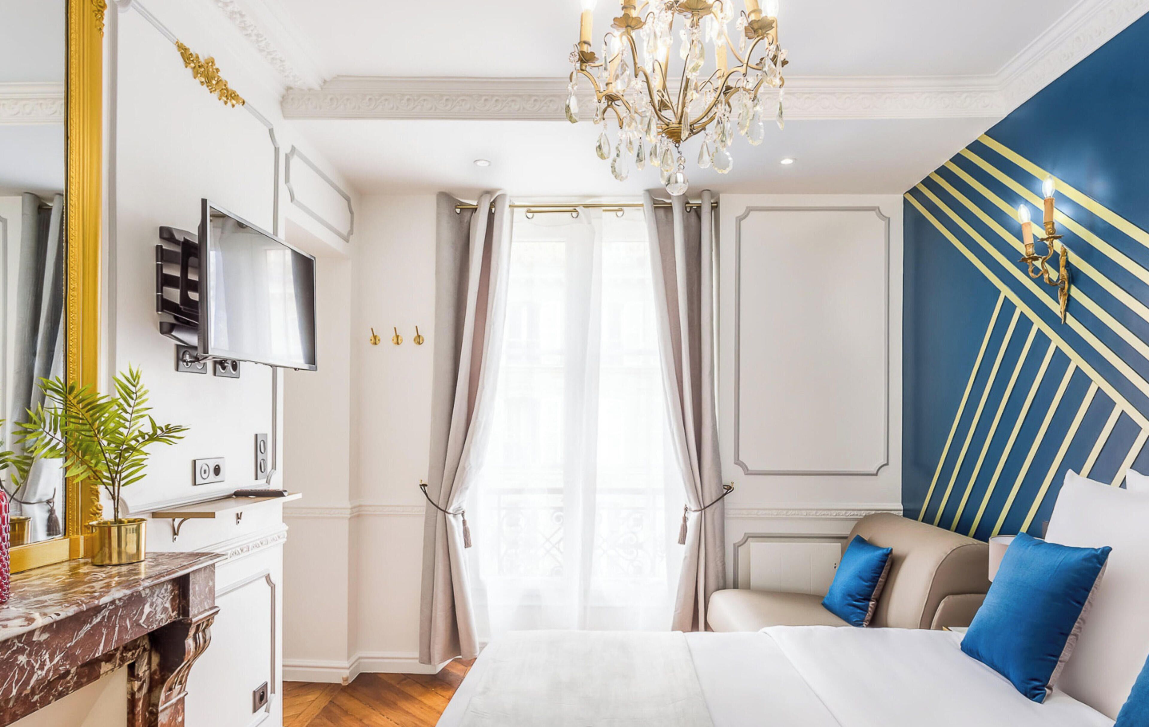 Leilighet, byutsikt | Allergitestet sengetøy, senger med overmadrass og safe på rommet