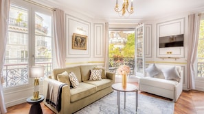 Appartement, balcon, vue ville | Coin séjour