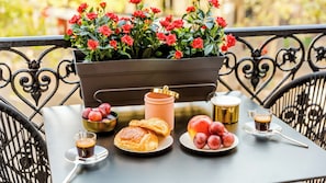 Daily local cuisine breakfast for a fee