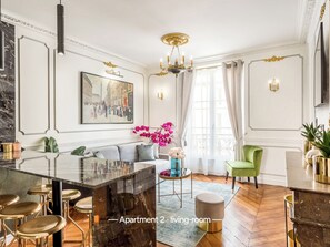 Departamento, vista a la ciudad | Área de sala de estar | Oficina 