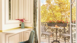 Apartment, Balcony, City View - Merveil Luxury Suites - Sebastopol I-II (Paris)