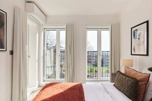 2 chambres, fer et planche à repasser, draps fournis