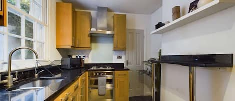 Oven, dishwasher, toaster, cookware/dishes/utensils