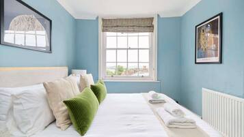 3 bedrooms, desk, iron/ironing board, WiFi