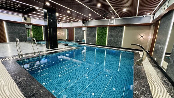 Piscine couverte