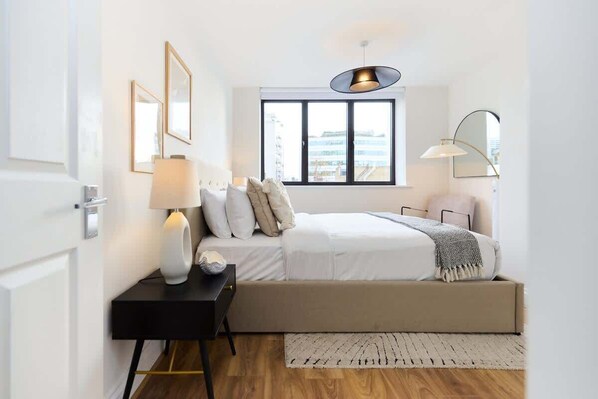 2 chambres, fer et planche à repasser, Wi-Fi, draps fournis