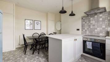 Fridge, microwave, oven, coffee/tea maker