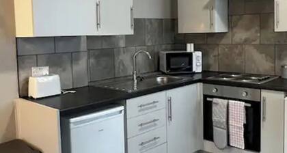4 bed Studio in Rhyl With Parking - Close to Beach