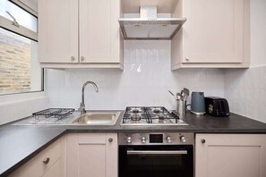 Ofen, Toaster, Kochgeschirr/Geschirr/Besteck