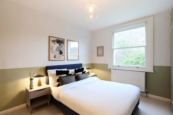 2 habitaciones, tabla de planchar con plancha, wifi y ropa de cama