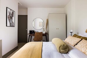 2 chambres, fer et planche à repasser, Wi-Fi, draps fournis