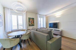 Deluxe Apartment | Living area | 50-inch flat-screen TV with digital channels, Netflix