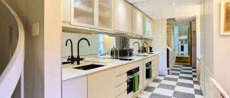 Fridge, oven, dishwasher, toaster
