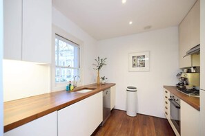 Oven, dishwasher, electric kettle, toaster