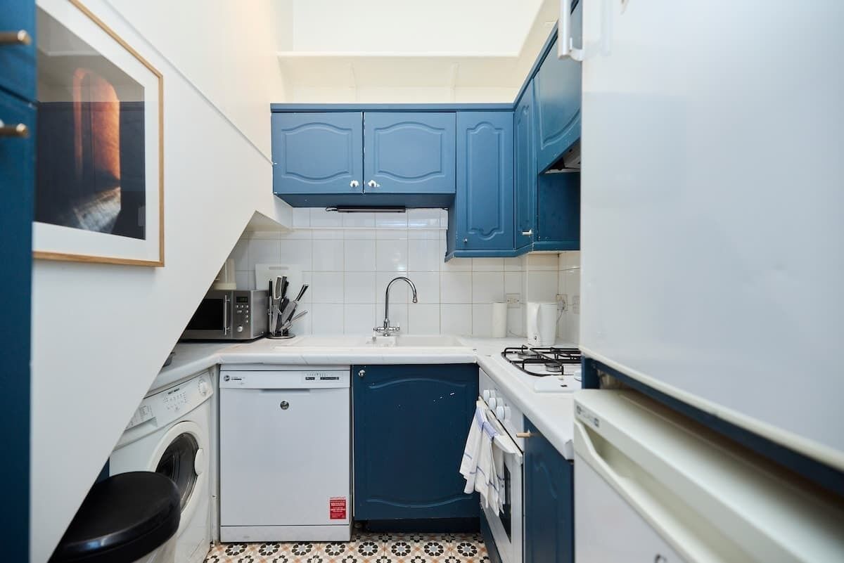 Oven, dishwasher, toaster, cookware/dishes/utensils