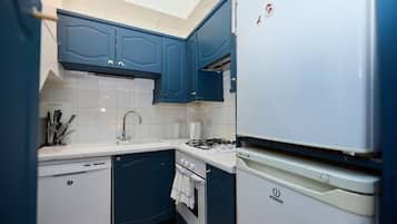 Oven, dishwasher, toaster, cookware/dishes/utensils