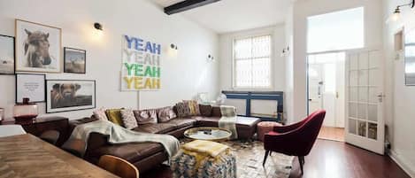 Televisión, oficina