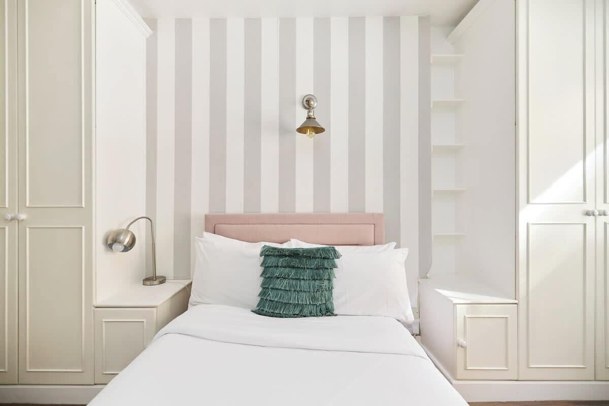 5 slaapkamers, een strijkplank/strijkijzer, wifi, beddengoed