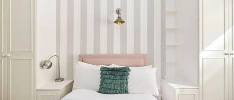 5 slaapkamers, een strijkplank/strijkijzer, wifi, beddengoed