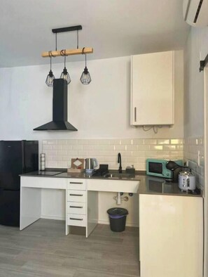 Fridge, microwave, coffee/tea maker, toaster