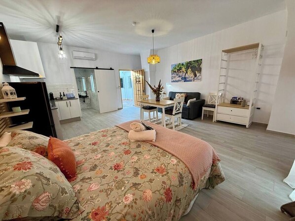 1 bedroom, iron/ironing board, internet, bed sheets