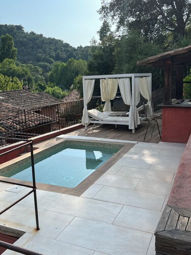 Apartment with exclusive outdoor pool