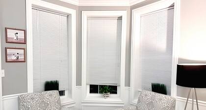Spacious 3-bedroom apartment in gorgeous Chicago with WiFi, AC