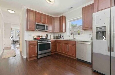 Spacious 3-bedroom apartment in gorgeous Chicago with WiFi, AC