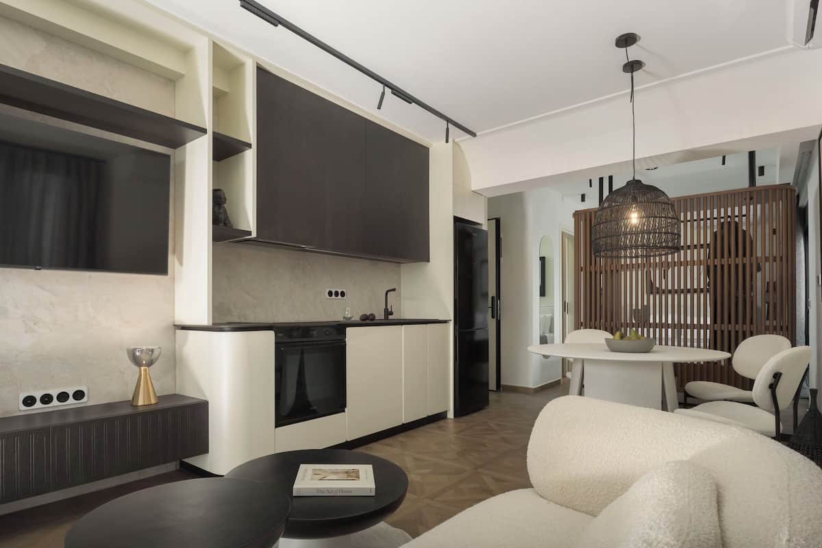 In-room safe, soundproofing, iron/ironing board, free WiFi