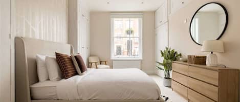 2 habitaciones, tabla de planchar con plancha, wifi y ropa de cama