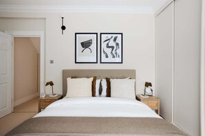 3 chambres, fer et planche à repasser, Wi-Fi, draps fournis