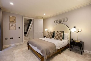 3 slaapkamers, een strijkplank/strijkijzer, wifi, beddengoed