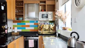 Refrigerador, microondas, horno y lavavajillas