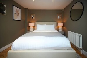 2 bedrooms, iron/ironing board, bed sheets