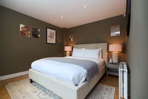 2 Schlafzimmer, Bügeleisen/Bügelbrett, Bettwäsche