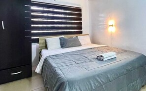 5 bedrooms, iron/ironing board, WiFi, bed sheets