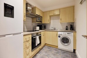 Mikrowelle, Ofen, Toaster, Kochgeschirr/Geschirr/Besteck