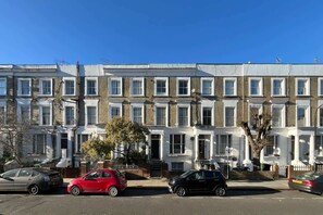 Exterior - The Shepherd's Bush Place - Lovely 1 Bdr Flat (Greater London)