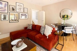 TV, offices - The Waterlow Park Wonder - 2BDR with Study (Greater London)