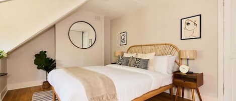 2 bedrooms, iron/ironing board, WiFi, bed sheets