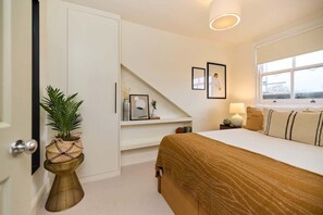 3 habitaciones, tabla de planchar con plancha, wifi y ropa de cama
