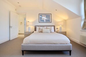 5 Schlafzimmer, Bügeleisen/Bügelbrett, WLAN, Bettwäsche